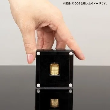 300系 純金ミニフィギュア 手持ちイメージ