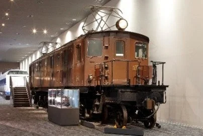 電車,機関車,電気機関車,鉄道,博物館,展示,レトロ,茶色,歴史,新幹線