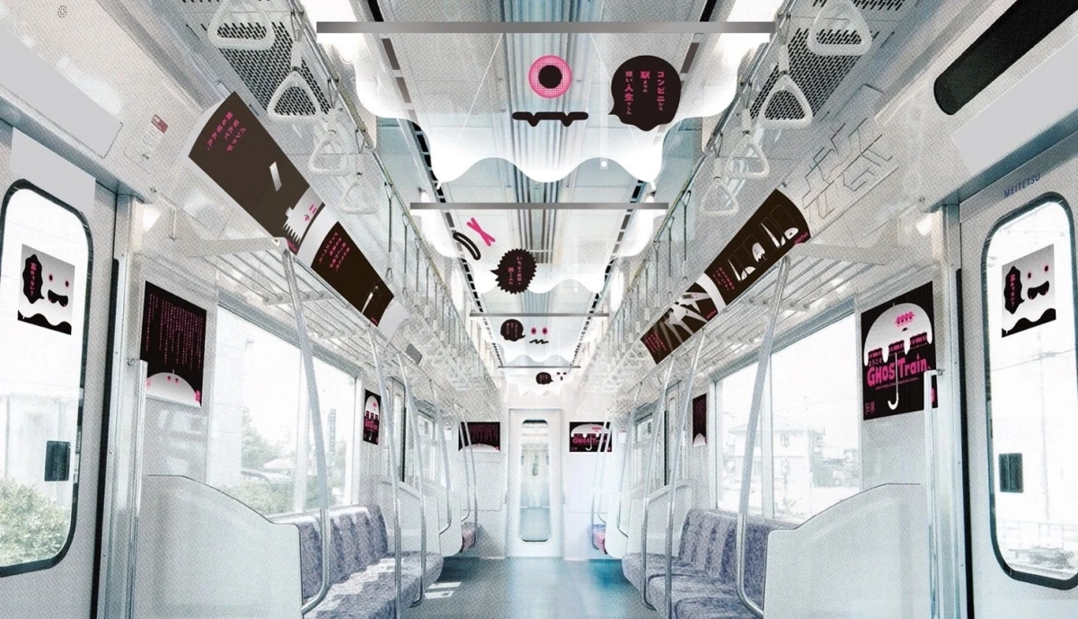 GHOSTrainの電車内広告