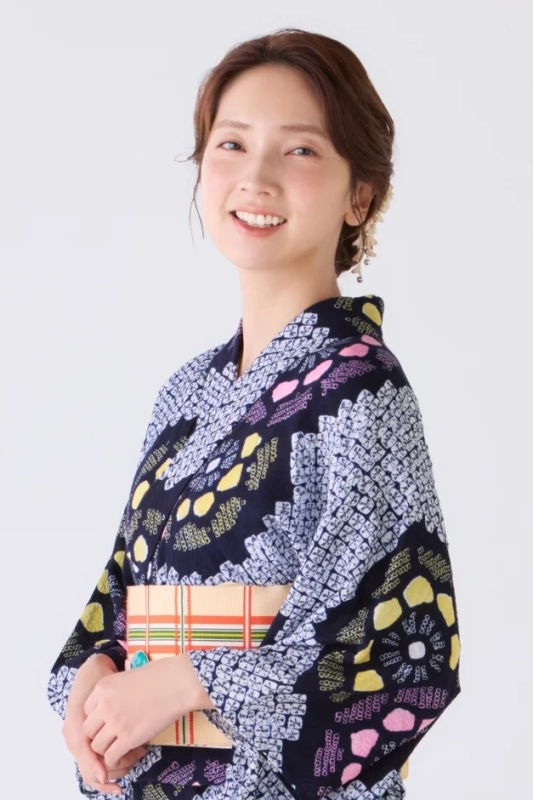 仁村紗和さんの絞り浴衣姿