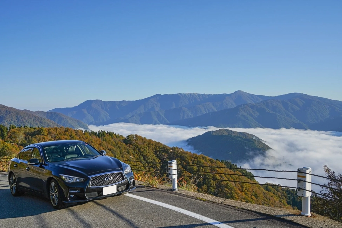 白山白川郷ホワイトロードの紅葉と雲海