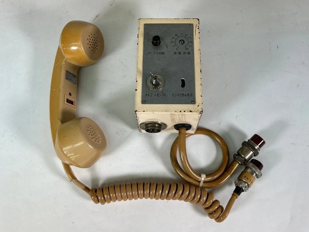 レトロな通信機器または測定器
