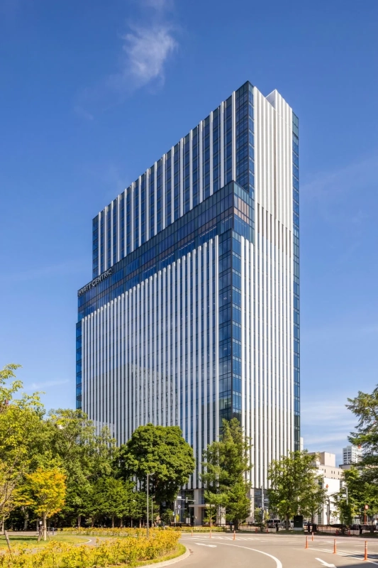 高層ビル,ホテル,現代建築,都市景観,青空,晴れ,緑,商業施設,ランドマーク,ハイアットセントリック