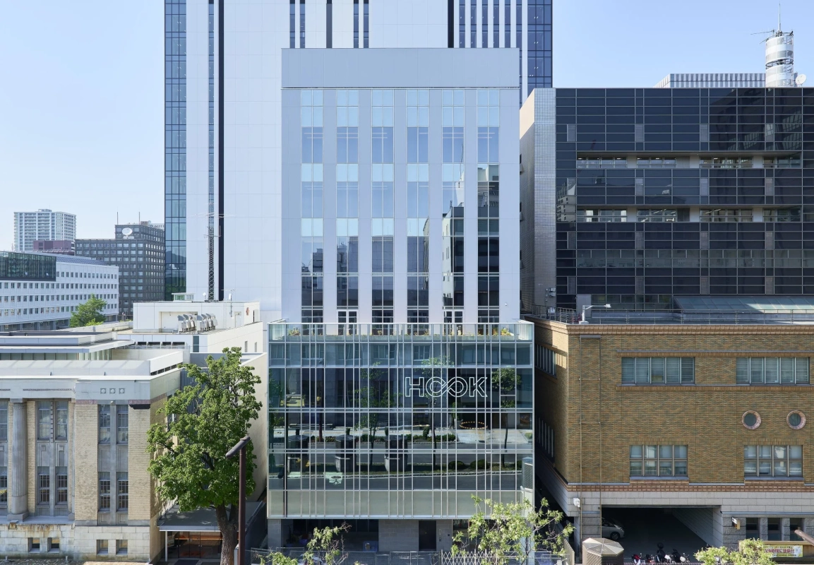 都市景観,建築,ビル,現代建築,ガラス張り,オフィスビル,高層ビル,街並み,晴れ,昼間,HOOK