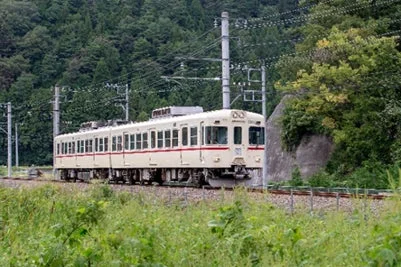富士急行線1000系1001号編成の運行時の様子