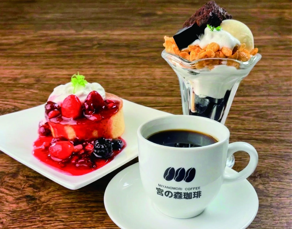 コーヒー,珈琲,デザート,スイーツ,ケーキ,パフェ,ベリー,カフェ,喫茶店,木目,ブレイクタイム