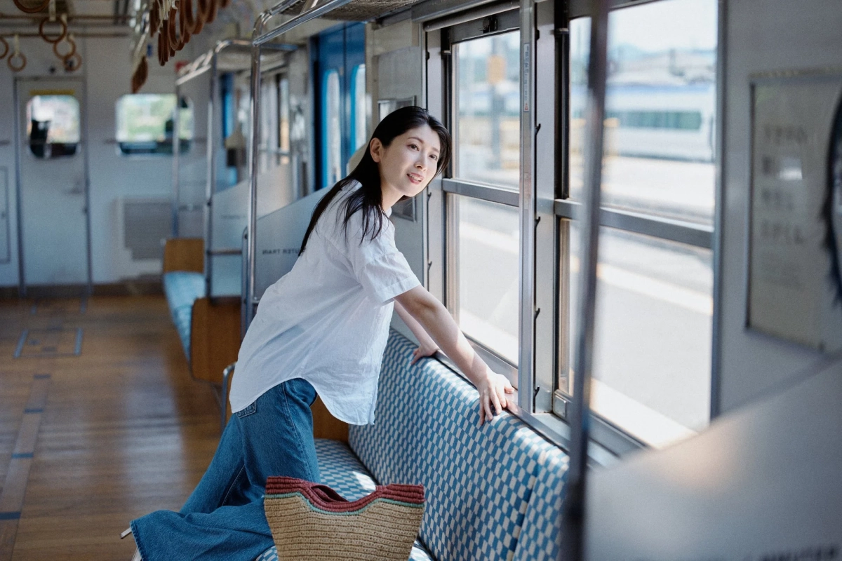 窓辺の茅原実里さん