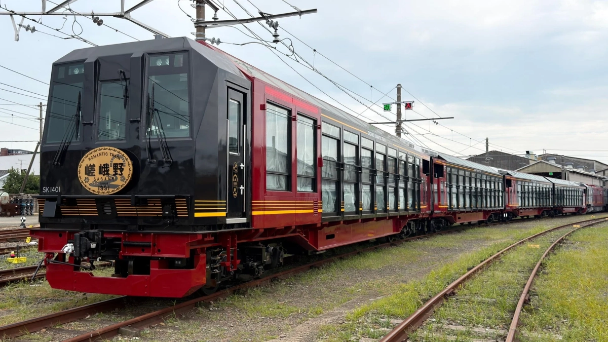 試運転を行う車両