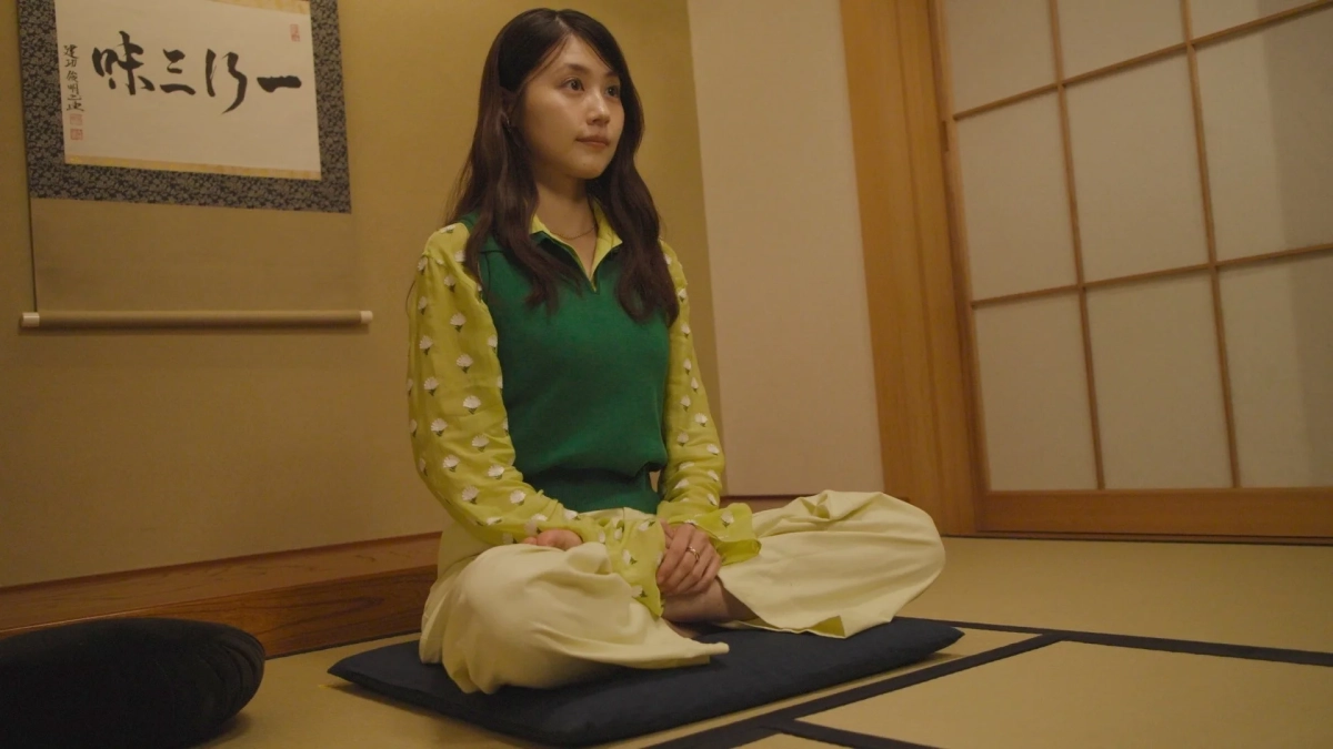 瞑想する女性
