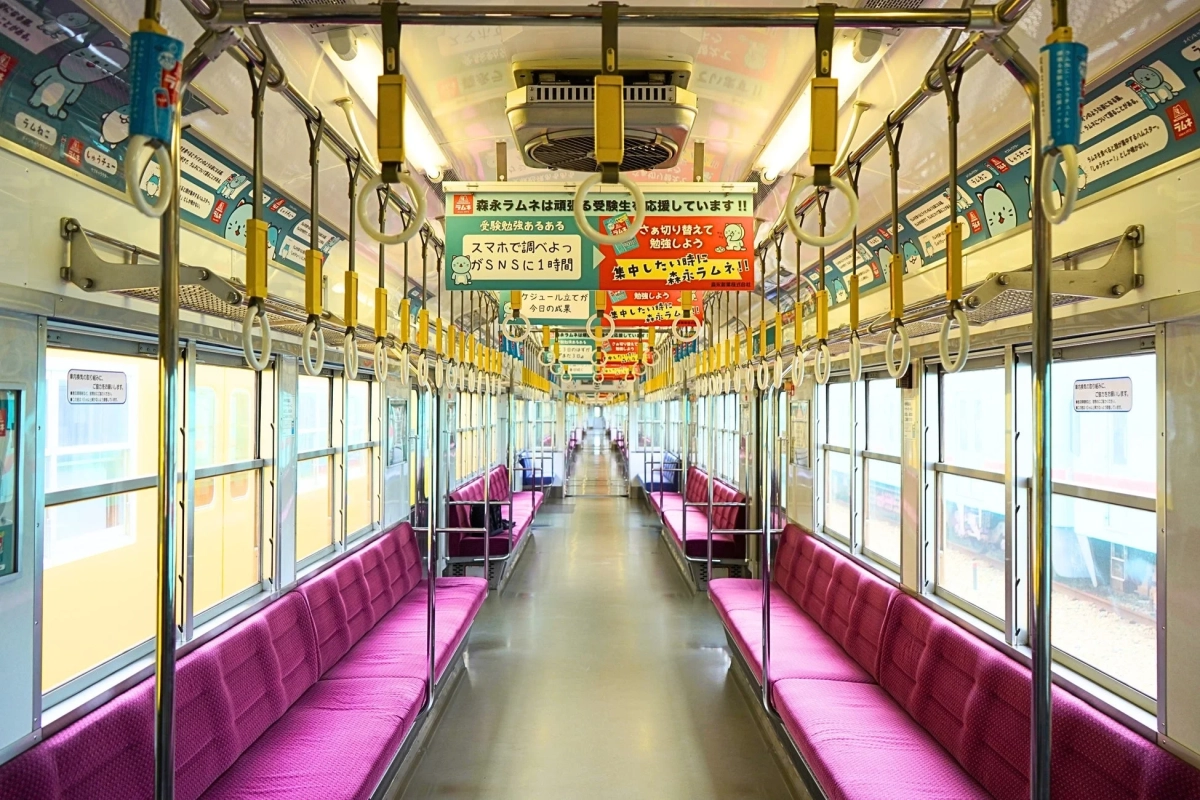 電車内の受験生応援広告
