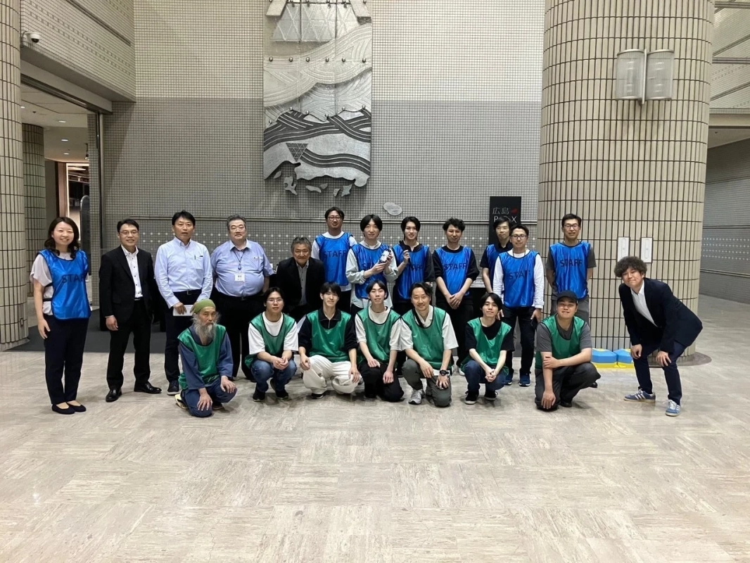 イベントスタッフの集合写真