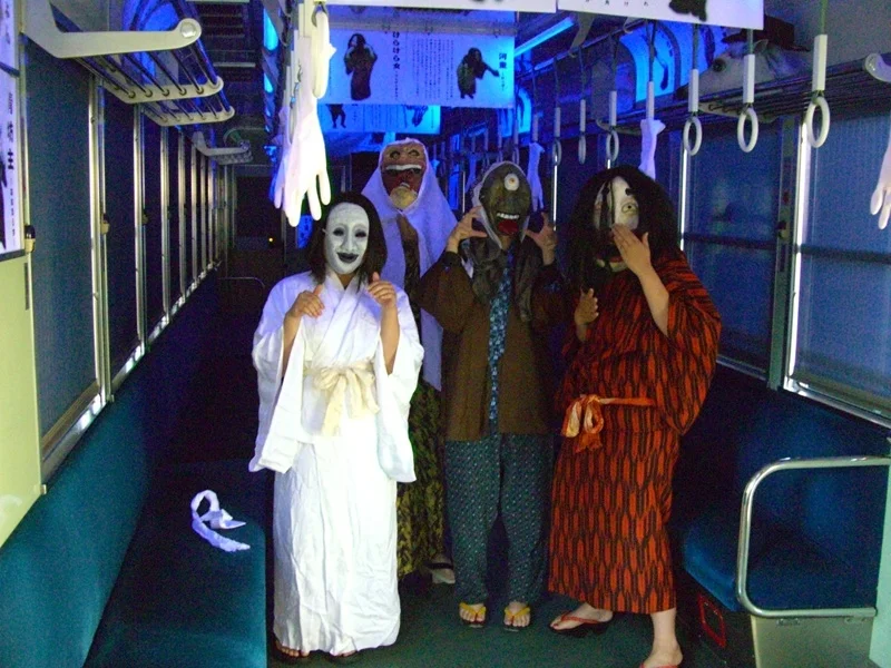 怪々YOKAI電車内の様子