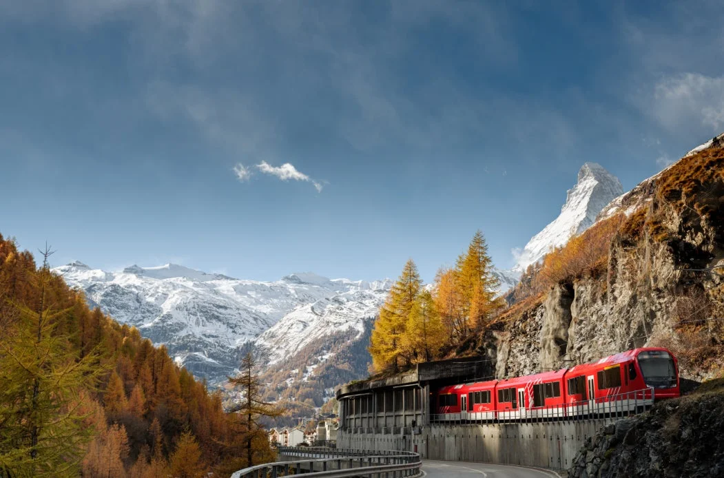 スイスの山と列車