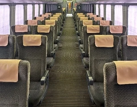 787系車内