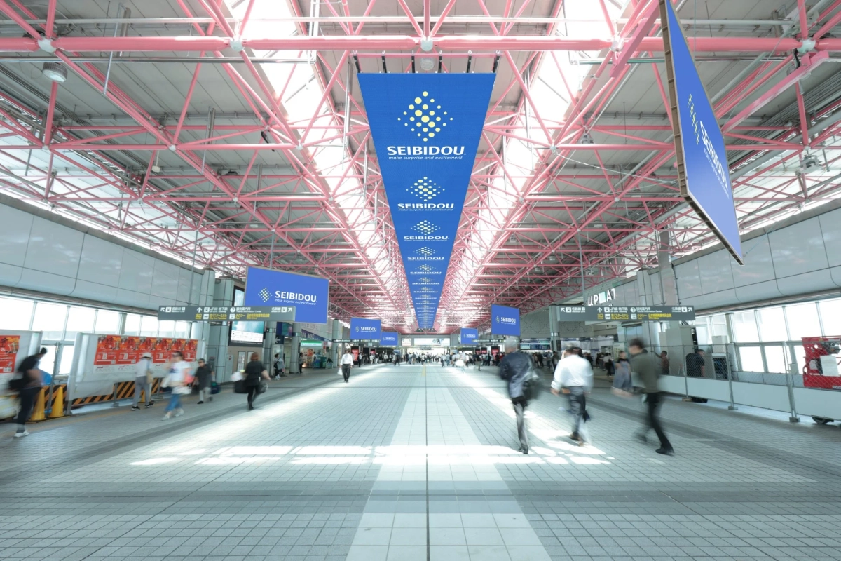 金山総合駅のコンコース