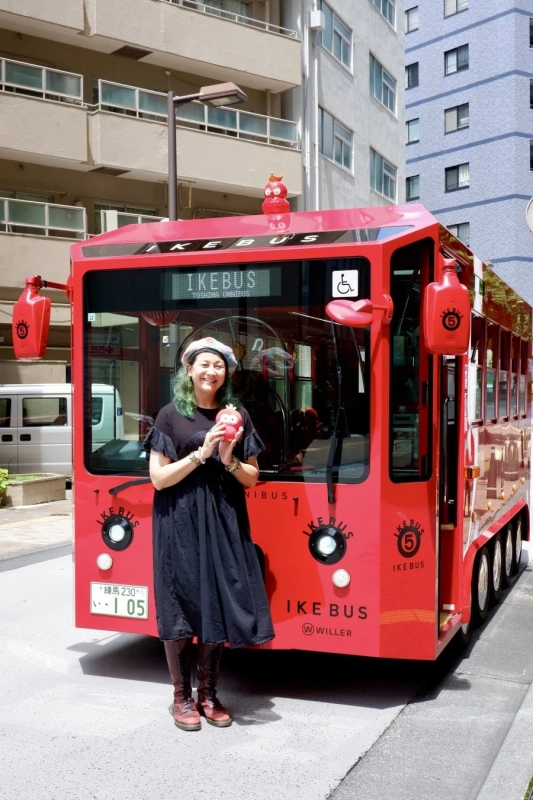IKEBUSと女性