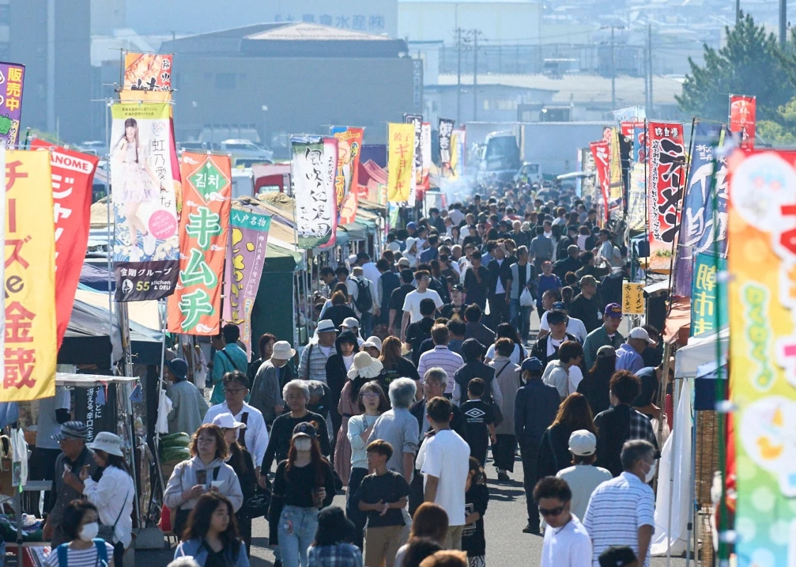 館鼻岸壁朝市