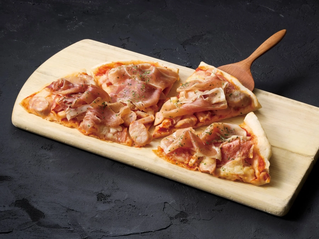 コダマ特製ガッツリお肉のピザ