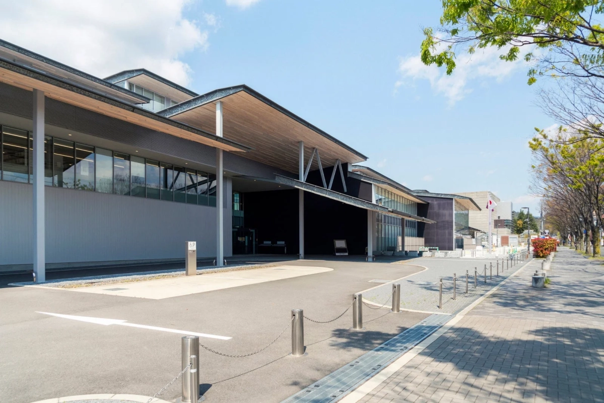 京都府立京都学・歴彩館 外観
