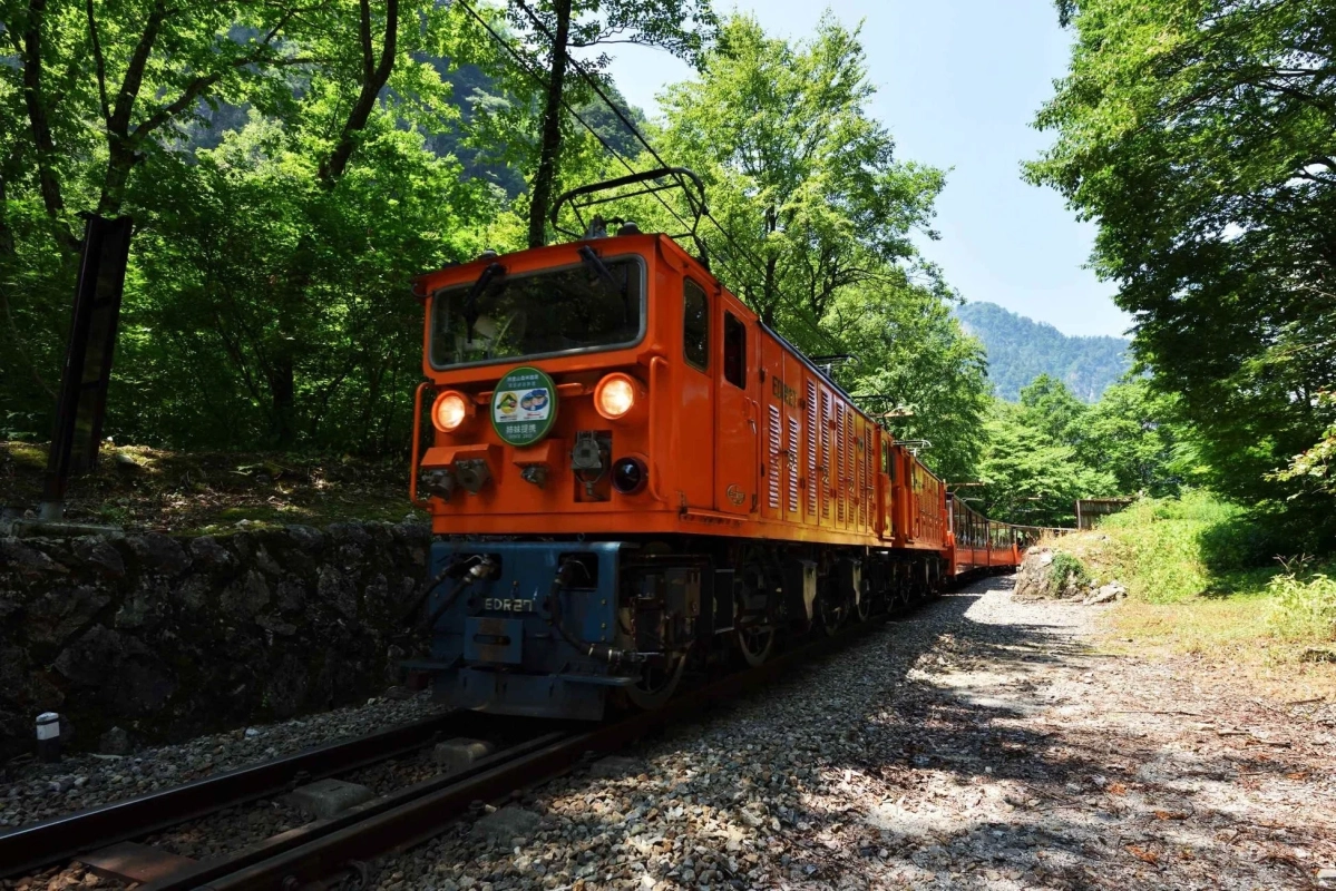 黒部峡谷鉄道のトロッコ電車