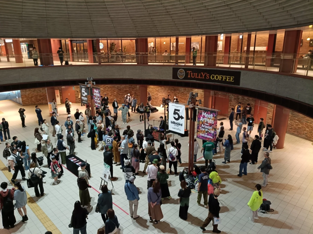 YOKOHAMA MUSIC HARBORでのDJライブの様子