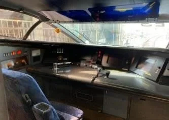電車の運転席