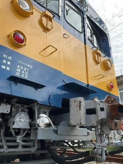 クモヤ145形電車の別アングルの様子